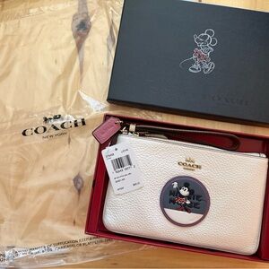 DINSEY X COACH CLUTCH NWT MINNIE MOUSE WDW WALT DISNEY WOLRD DISNEY LAND